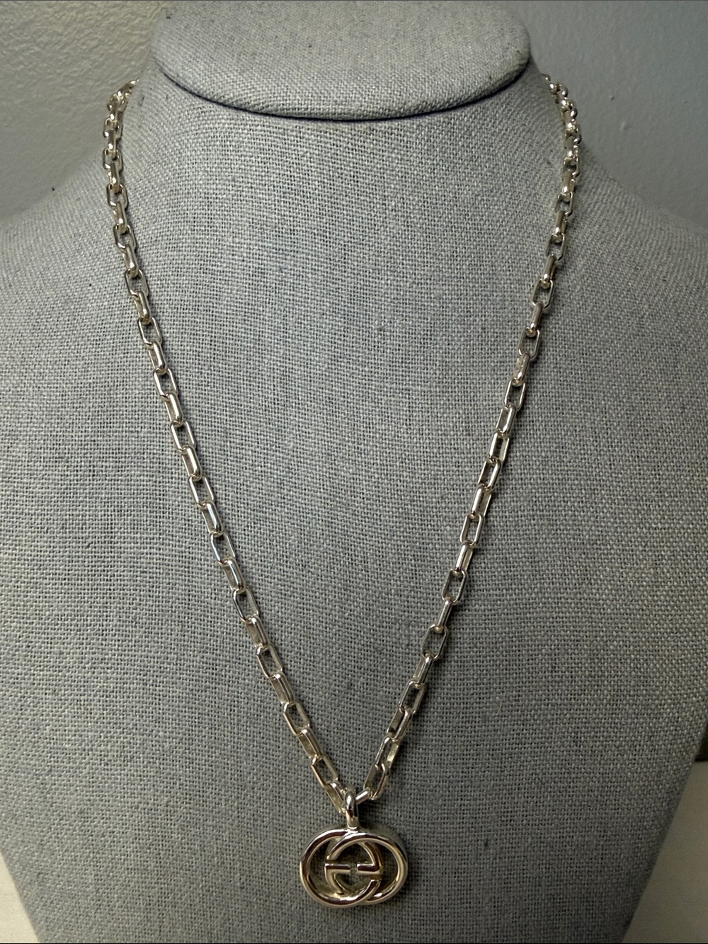 Gucci Interlocking G Sterling Silver Pendant Necklace 19" Chain - Picture 2 of 7